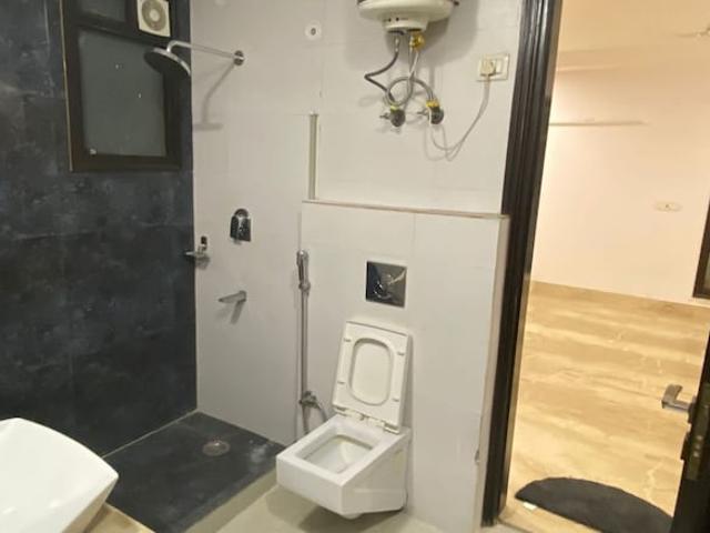 Rajouri Garden 3 Bedroom 200 Sq. Yd. Builder Floor in Rajouri Garden Delhi Listing ID: #10206