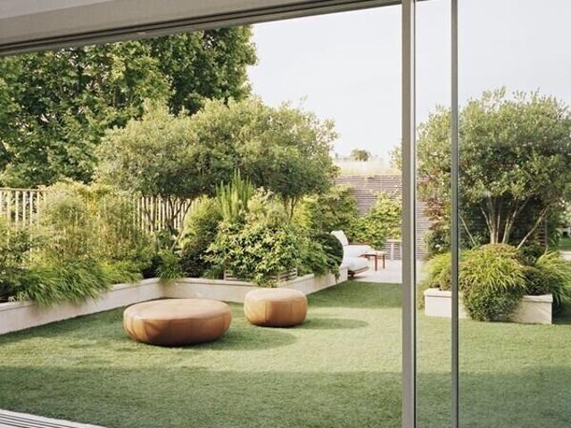 RARE: MAGNIFIQUE T4 REZ DE JARDIN AVEC 350 M² D'EXTERIEUR PARFA
