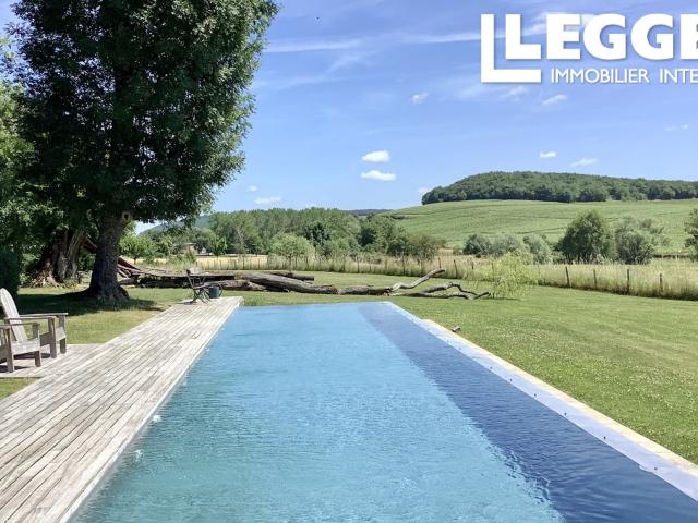 Rare maison bourgeoise rénovée avec goût située à la campagne entre Mâcon et Cluny