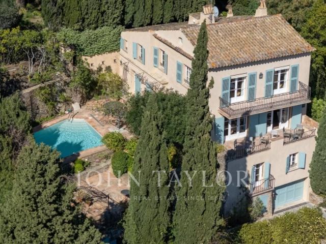 Propriété avec piscine au cœur du village