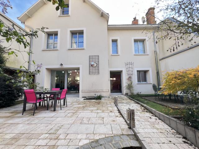 Rare Maison de ville 4chs Garage cour