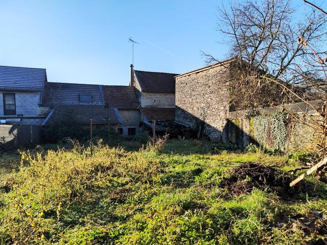 Rare: Maison de charme avec terrain et combles