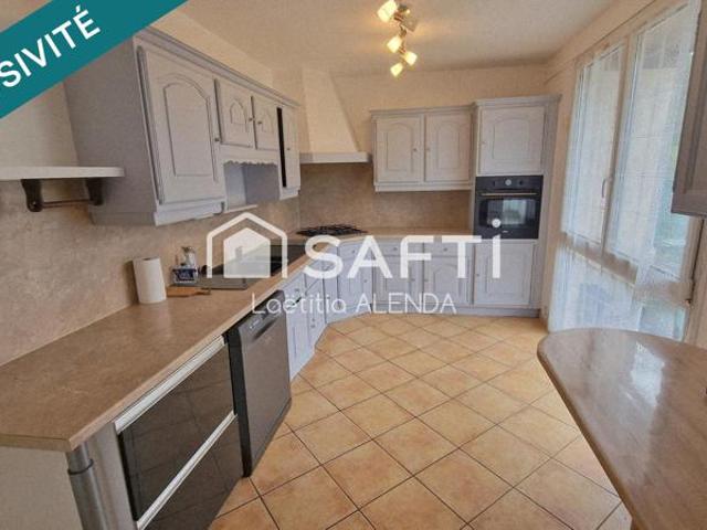 Rare, maison de plain pied sans vis à vis avec double garage
