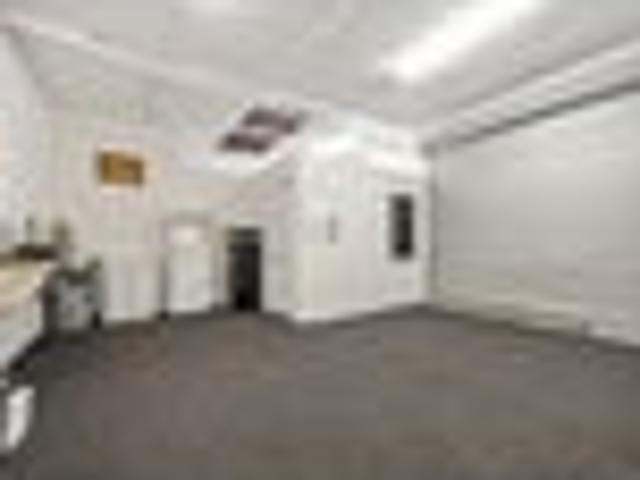 Rare “Mixed Use Zone” Opportunity – Dual Freeh.