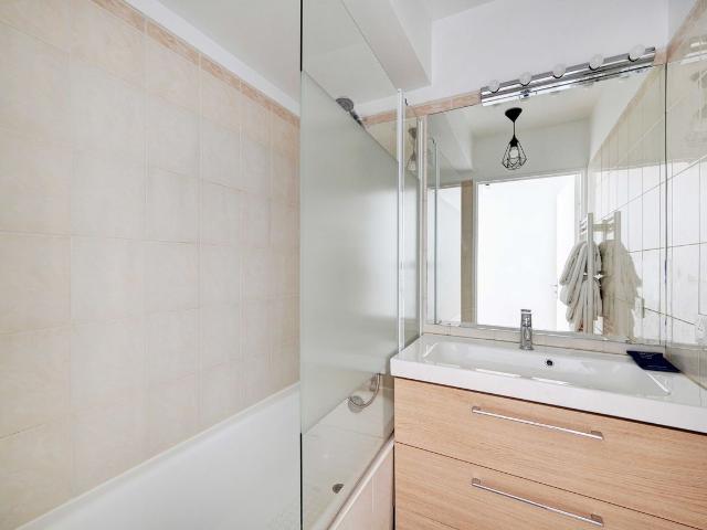 Rare modern 1BDR Pereire With car park, Paris Amsterdam Apartments for Rent