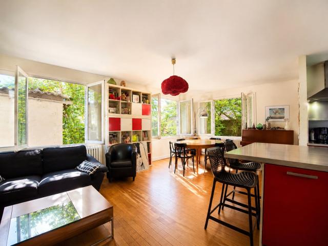 Rare Oullins Pierre Bénite limite Oullins Maison avec jardin 300 m2 proche métro B