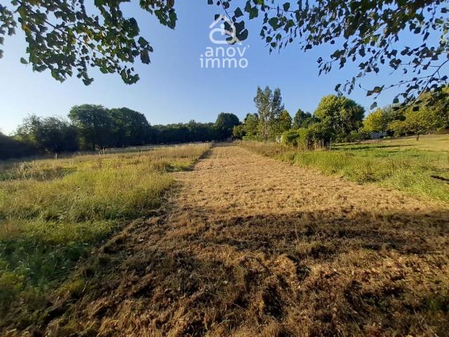 Rare Opportunité Terrain de 3 148 m2 à Saint Junien Cadre
