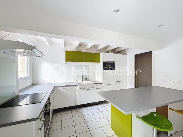Rare aux Minimes – T4 Duplex esprit maison – Parking – Métro 3 min – 320 000 €