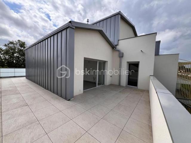 Rare avec Grande Terrasse – 4 Chambres – Calme & Vie de Village