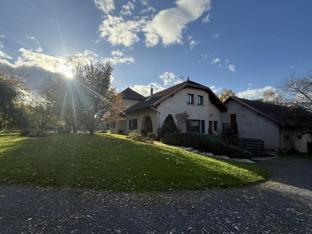 Rare À 10 minutes du centre ville d'Épinal Superbe propriété sur plus de 2ha de terrain