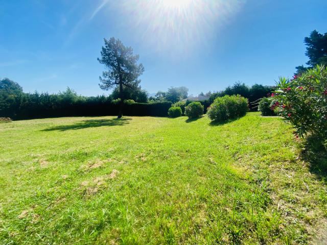 RARE À CÉRET Fort potentiel Terrain constructible de 2000 m2 avec certificat d’urbanisme délivré