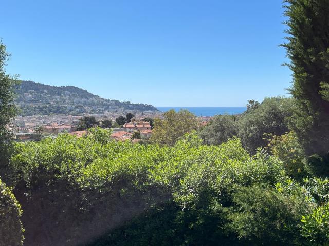 Rare à Cimiez: maison 170 m² sur 749 m²
