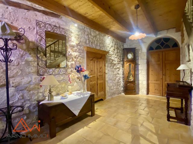 RARE A AMARENS ANCIENNE BATISSE EN PIERRES AVEC 3 LOGEMENTS DISTINCTS