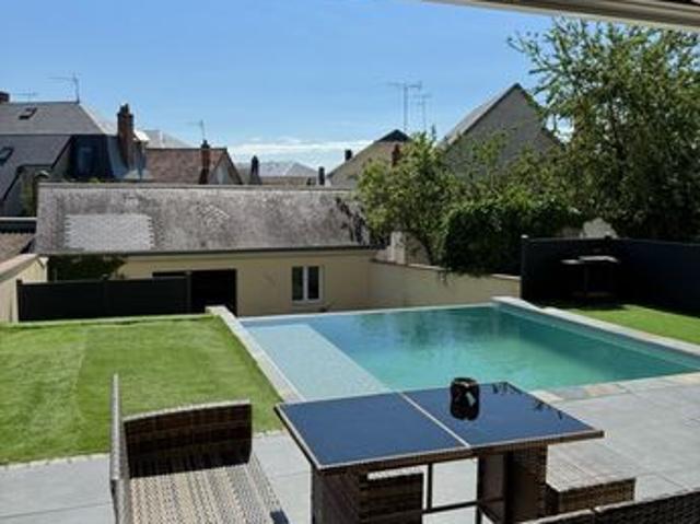 RARE A BOURGES: 210m2,Piscine à débordement, Vue Cathédrale