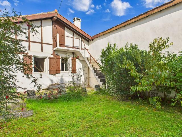 Rare à Bidart: maison début 19e à réinventer, plage à pied. 91m² Bidart