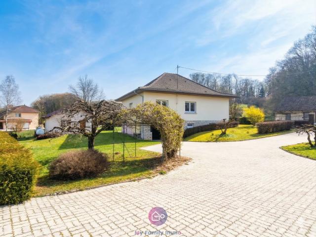 Rare à Issans 25550: Demeure d'exception et grand garage indépendant de 200 m2