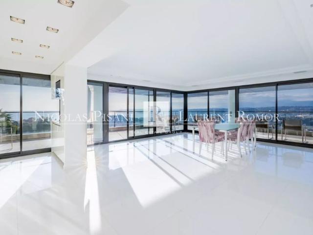 RARE À LA LOCATION – APPARTEMENT D'EXCEPTION 5 PIÈCES – 4 CHAMBRES – VUE MER PANORAMIQUE – TERRASSE – 2 GARAGES