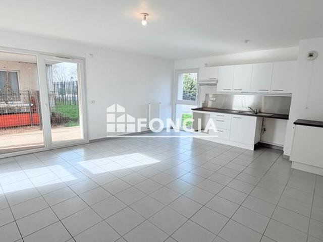 Rare à la vente chassieu centre t2 en rez de jardin
