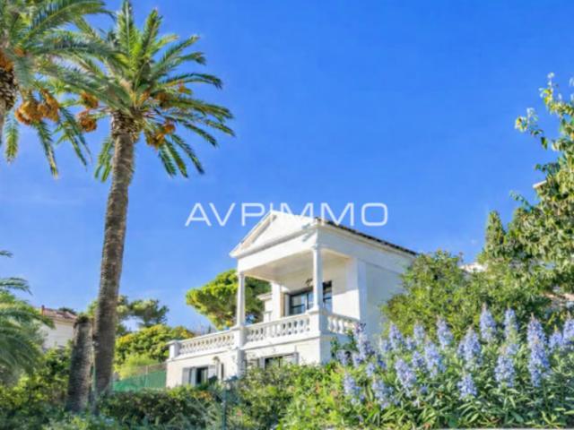 RARE À LA VENTE À 250 m des plages de Bandol, superbe Mais