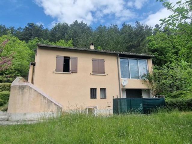 Rare à la vente: belle propriété avec vue dégagée et jardin paysagé