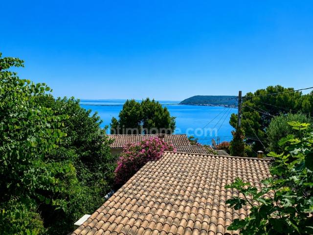 RARE À LA VENTE – LE RANQUET À ISTRES – VUE EXCEPTIONNELLE SUR L'ÉTANG