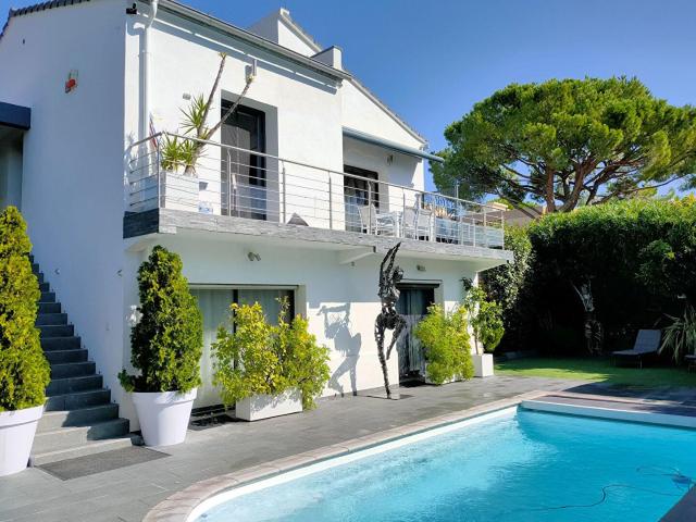 Rare À La Vente Maison Moderne Et Exceptionnelle Au Coeur. 260m² Mandelieu la Napoule
