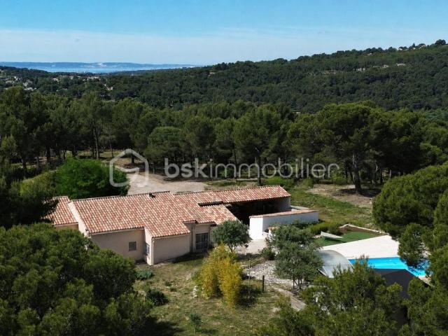 Maison de plain pied T6 + dépendances Calme Vue