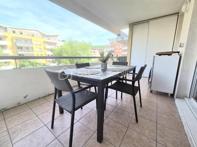 Rare à la vente: Spacieux T5 de 97 m2 traversant avec deux terrasses