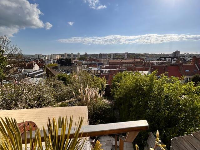 ? RARE À LA VENTE – RDC avec jardin, 2 terrasses et vue panoramique sur Boulogne sur Mer