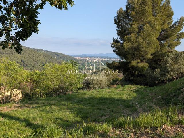 RARE À LA VENTE TERRAIN CONSTRUCTIBLE 1645M2 10MIN DRAGUIGNAN