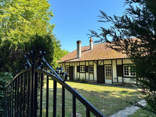 Rare à Saubion: Fermette landaise de caractère et son parc. 207m² Saubion