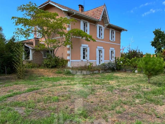 Rare à Sanguinet Maison arcachonnaise, dépendance et terrain. 196m² Sanguinet