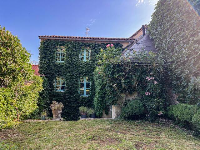 Rare à Poitiers centre: Maison médiévale avec jardin, pisci 245m² Poitiers