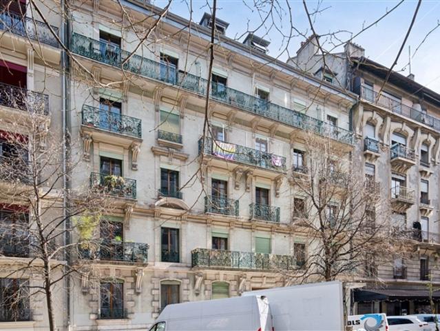 RARE A PLAINPALAIS – APPARTEMENT DE 4,5 STÜCKE VON DEN COMBLES