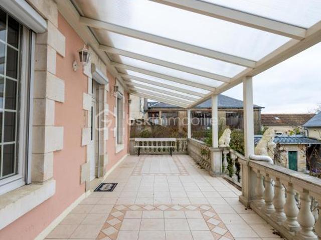 Maison avec dépendances, terrasse d’exception fort potentiel