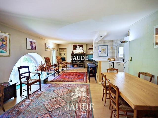 RARE A VENDRE APPARTEMENT 92 M2 IMMEUBLE DE CHARME AVEC PAR
