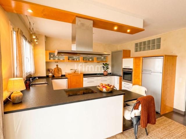 Rare à Village Neuf: L'Appartement Premium aux Annexes Introuva