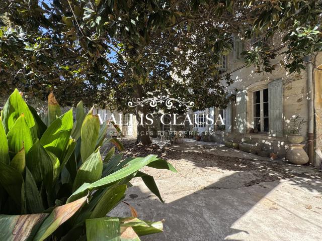 Rare Ancien Relais de Poste du XVIIIe siècle au cœur de Villeneuve lès Avignon