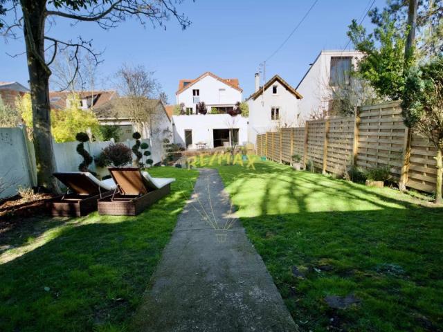 RARE – APPARTEMENT AVEC JARDIN PRIVATIF DE 220 M² RUEIL MALMAI