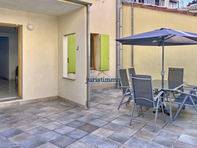 RARE ! APPARTEMENT AVEC TERRASSE DE 31 M2 EN PLEIN COEUR DE