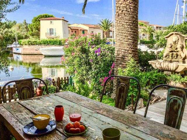 RARE APPARTEMENT TRIPLEX BELLES PRESTATIONS AVEC AMARRAGE
