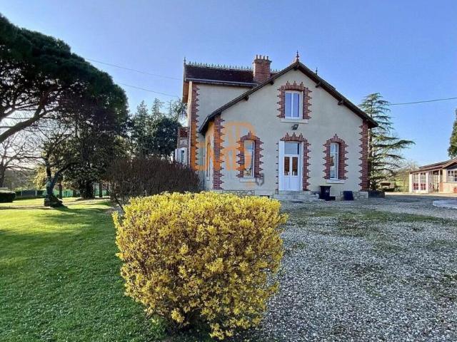 Belle propriété sans travaux avec diverses annexes