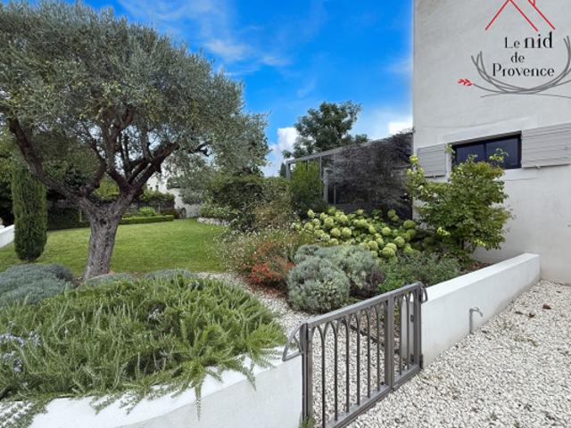 RARE BELLE VILLA PROCHE COMMODITES A SAINT DIDIER