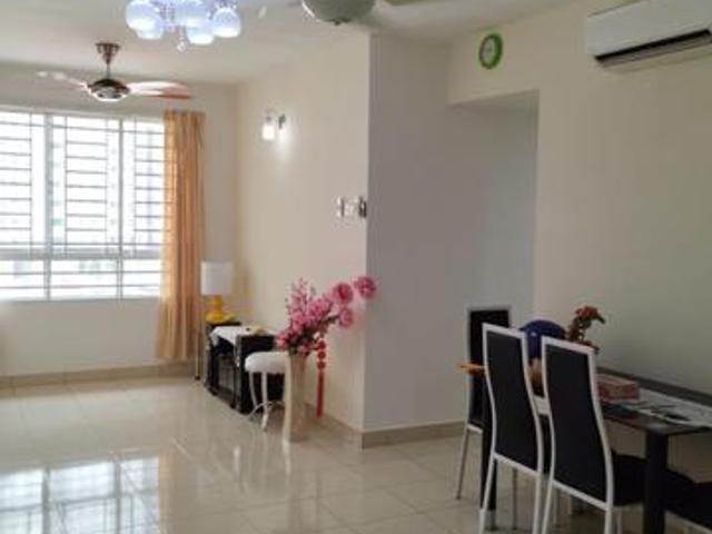 Rare Corner Unit Renovated Centrio Avenue with 1 Carpark Freehold
