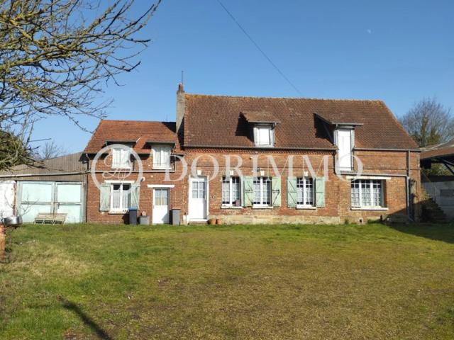 Rare corps de ferme sur 9014m2 avec pâtures et 740m2 environ