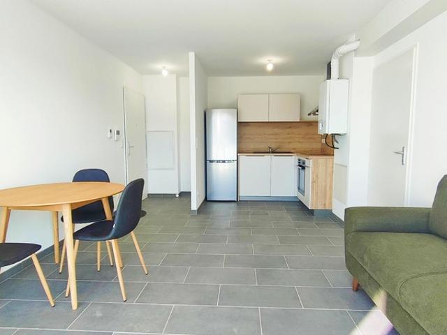 RARE DERNIER ETAGE à louer MEUBLÉ 2 pièces avec balcon et 2 PARKINGS FLEVILLE DEVANT NANCY 54