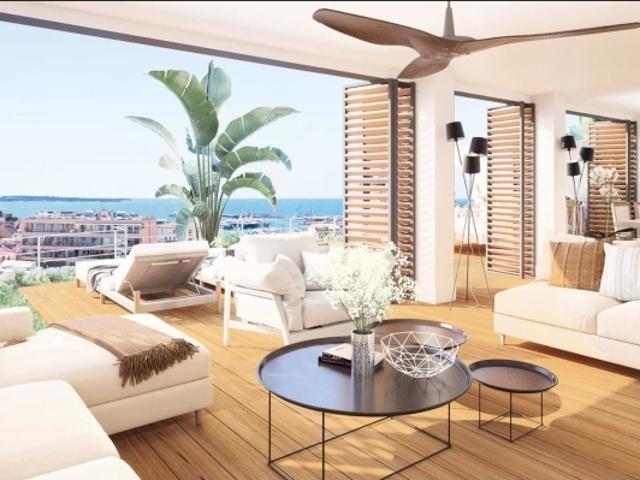 RARE DERNIER ETAGE Terrasse + ROOFTOP au PIED de la GARE avec VUE MER + PARKING