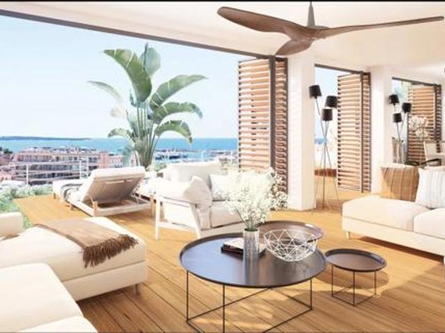 RARE DERNIER ETAGE Terrasse + ROOFTOP au PIED de la GARE avec VUE MER + PARKING