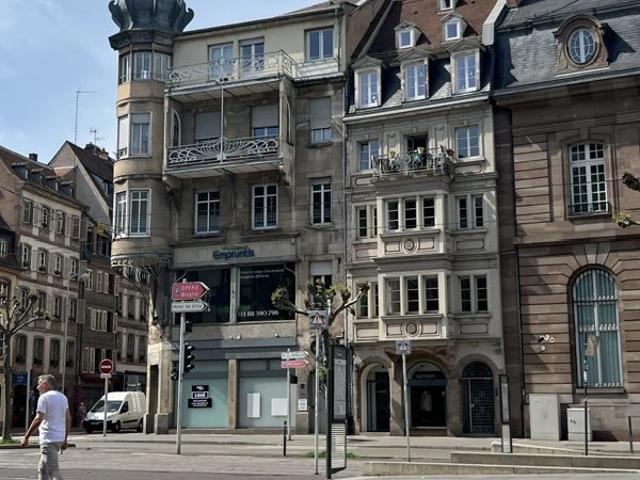 RARE ET SPLENDIDE F2 DPE B PLACE BROGLIE STRASBOURG VUE CATH