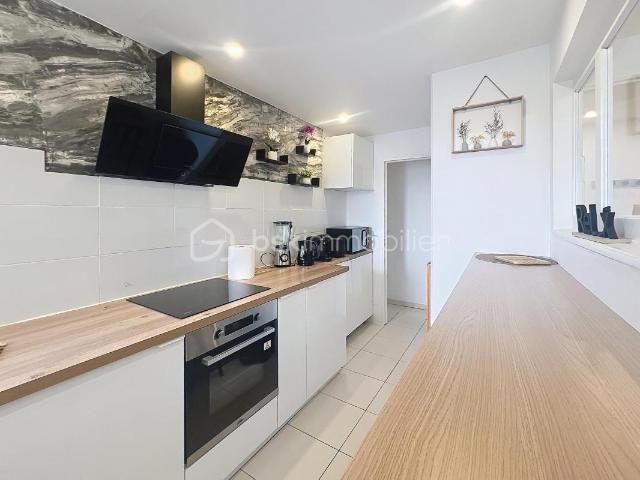 RARE EVRY APPARTEMENT 5 PIECES 93 m2 REFAIT A NEUF